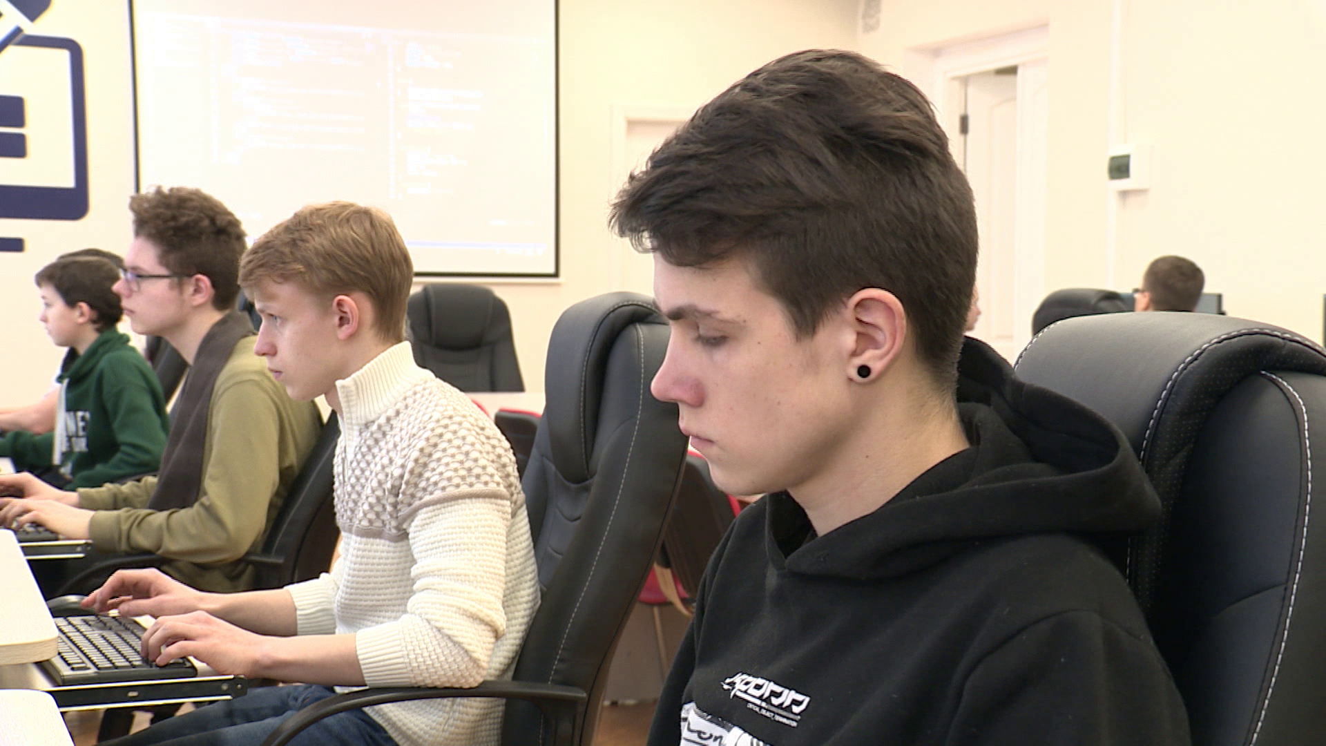 Костромских школьников приглашают бесплатно освоить IT-профессию