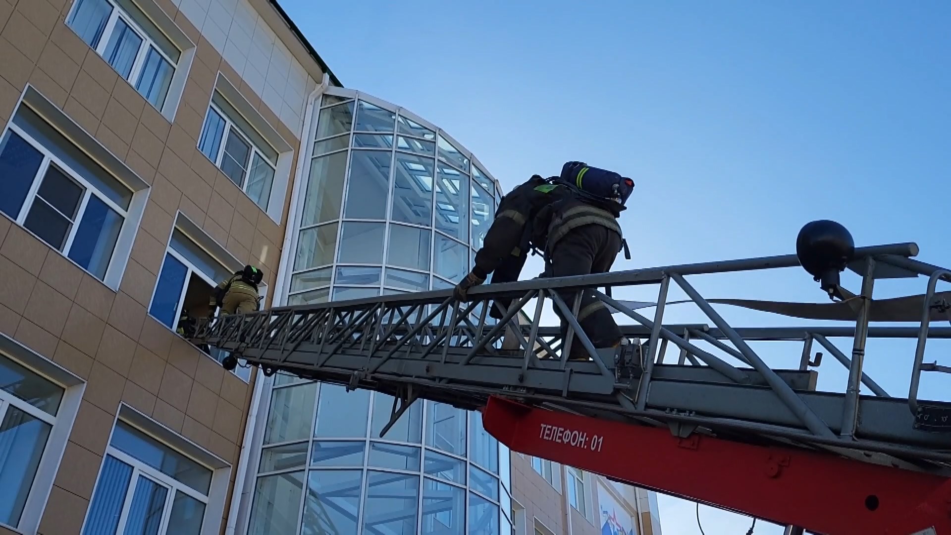 Пожарные провели учения совместно с курсантами Химакадемии в Костроме