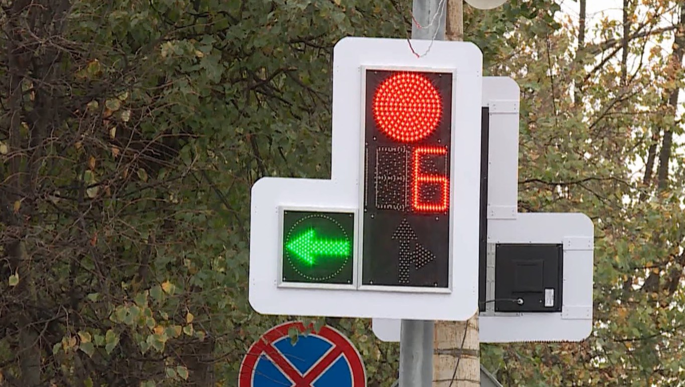 У светофора на перекрестке проспекта Мира и улицы Боевой появилась «зеленая стрелка»