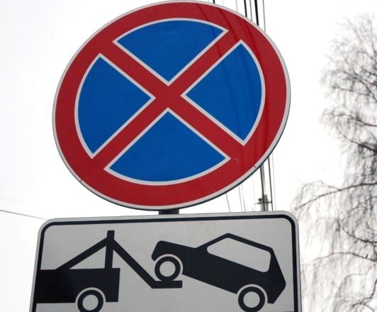 Стоянку машин на некоторых улицах Костромы запретят с 21 декабря