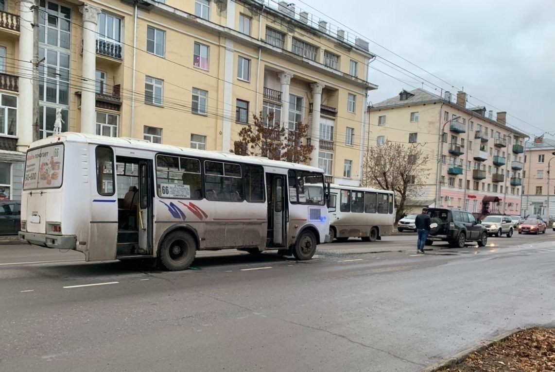 Пенсионерка серьёзно пострадала после падения в костромском автобусе
