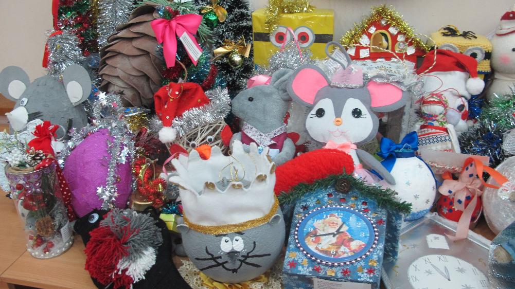 Главные новогодние ёлки Костромы снова украсят детскими поделками