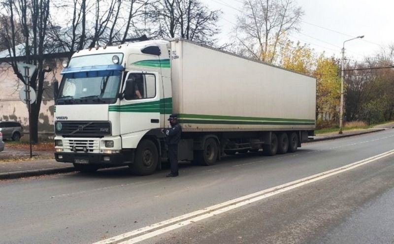Более 2 тысяч большегрузов в Костроме свернули «куда не надо»