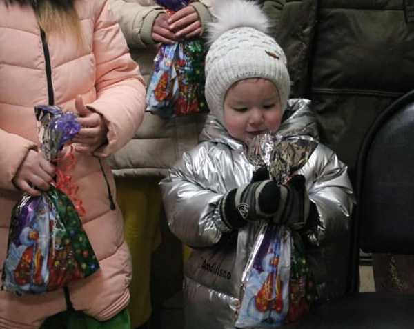 Костромская благотворительная столовая порадовала 200 детей подарками