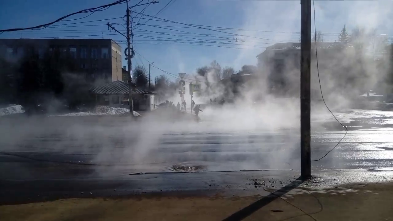 Разлив горячей воды произошел на площади Конституции в Костроме