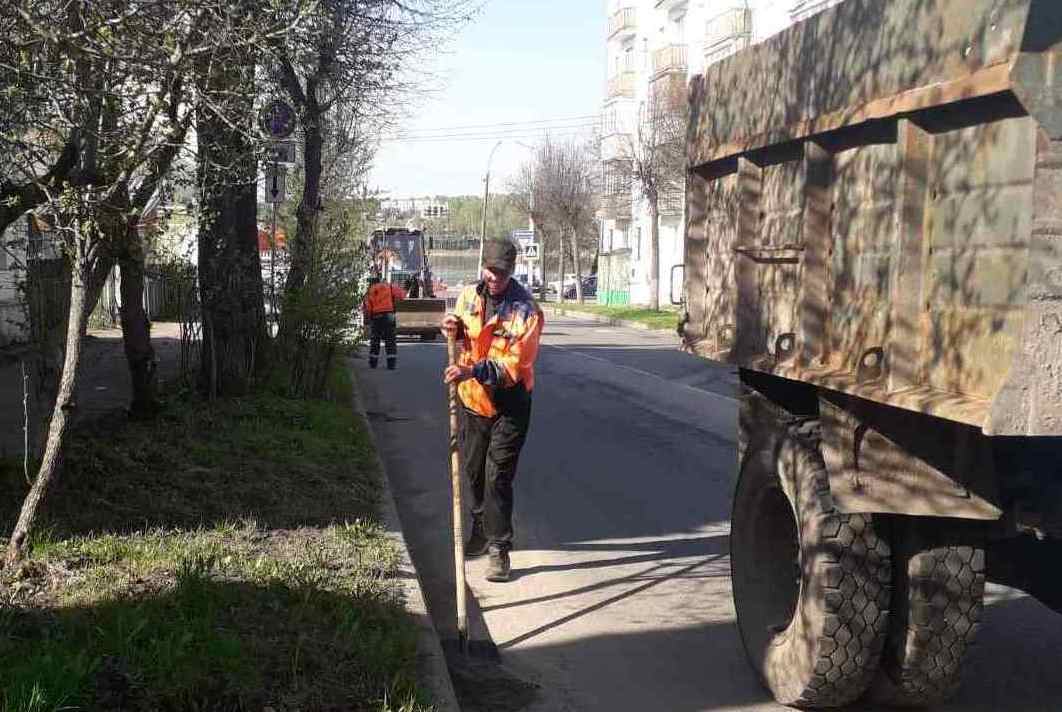 В Костроме завершается уборка городских улиц в рамках санитарного месячника