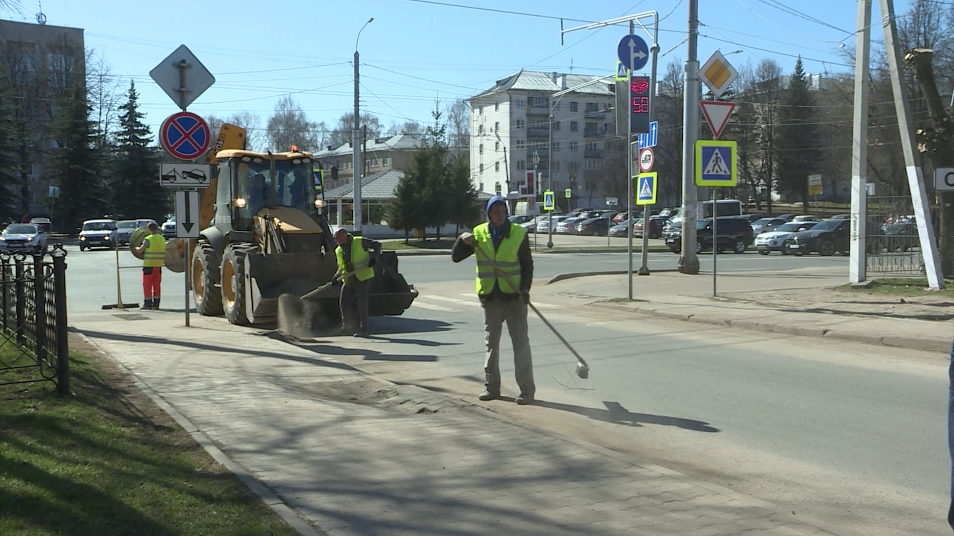 Костромские трудовые коллективы готовятся к уборке улиц городов и сёл