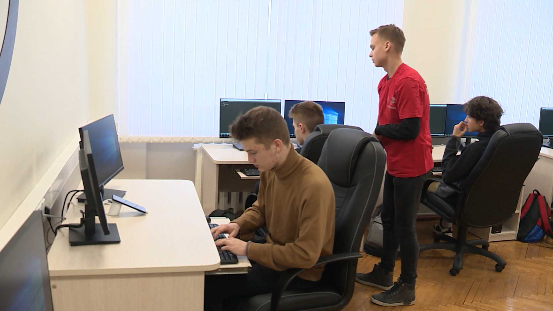 Костромским школьникам и студентам предлагают бесплатно освоить программирование