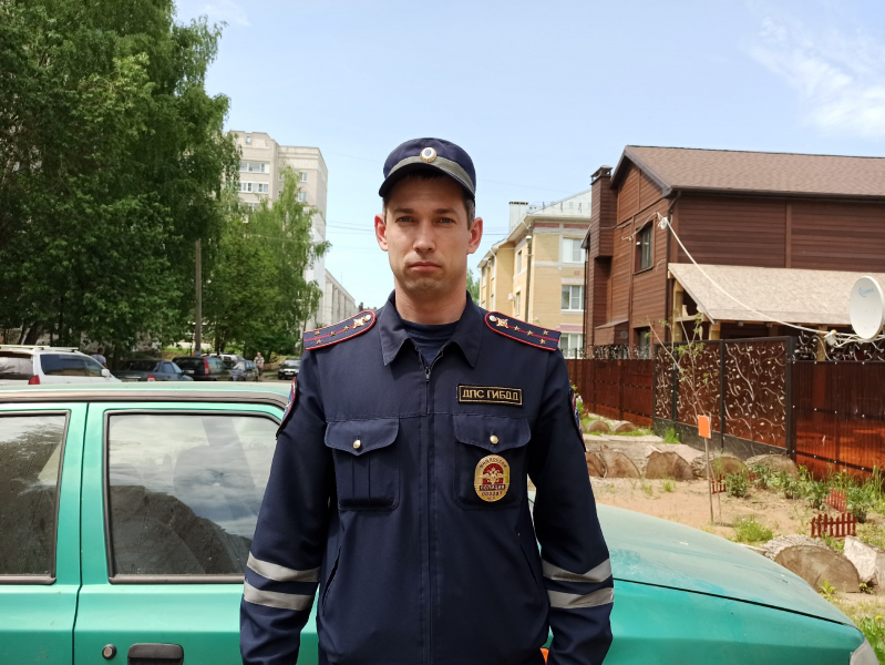 Костромской полицейский потушил чужую машину и поймал поджигателя