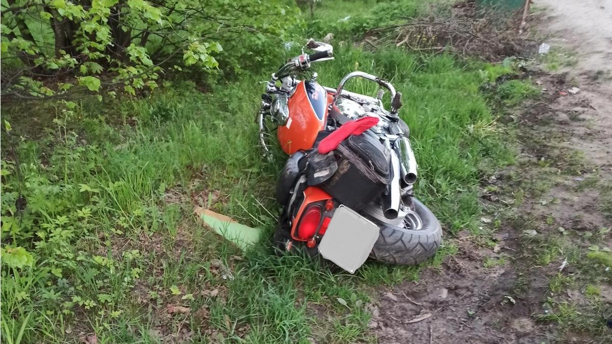 Немолодой мотоциклист с пассажиром пострадали на улице костромского райцентра