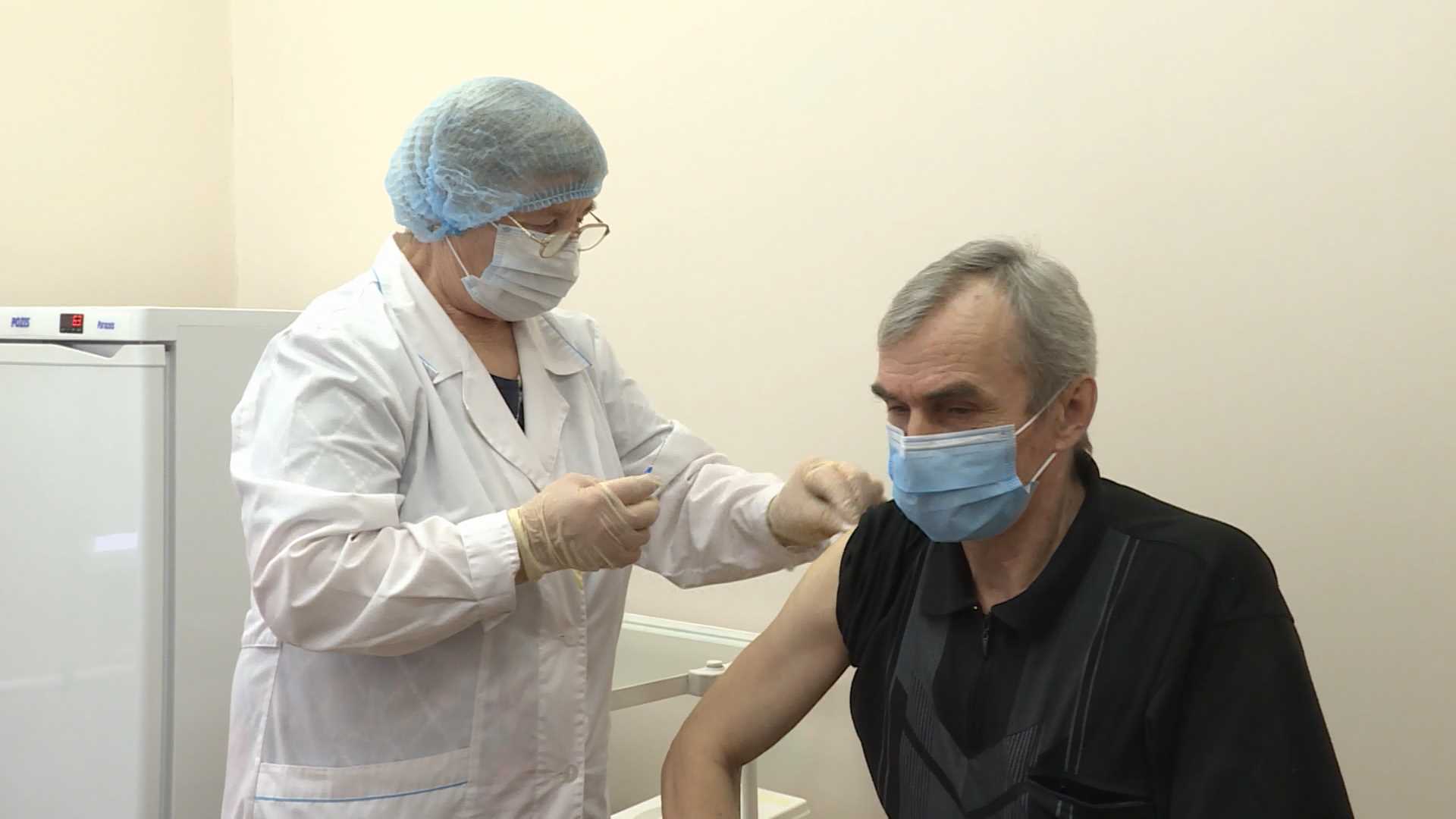Сергей Ситников призвал ускорить вакцинацию костромских селян