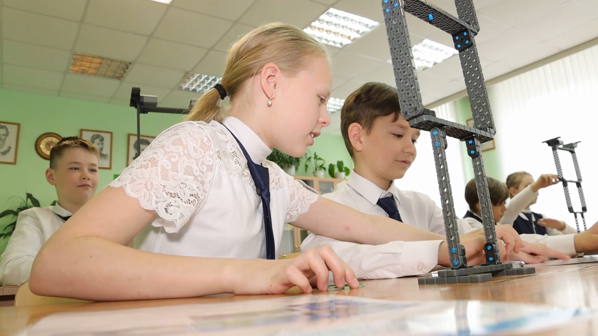 Молодой костромской учитель придумал для пятиклассников затейливую систему преподавания физики
