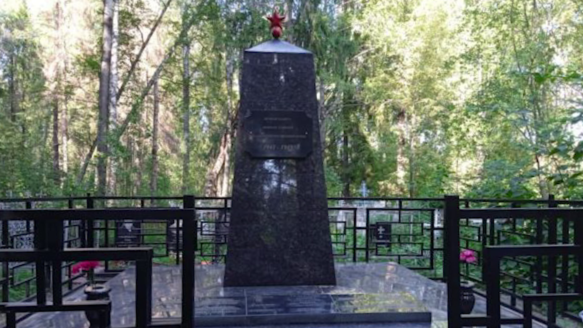 В костромском райцентре реконструировали памятник на братской могиле