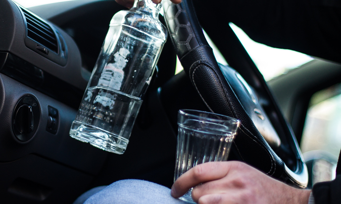 Костромской водитель перед поездкой выпил 4 бутылки водки
