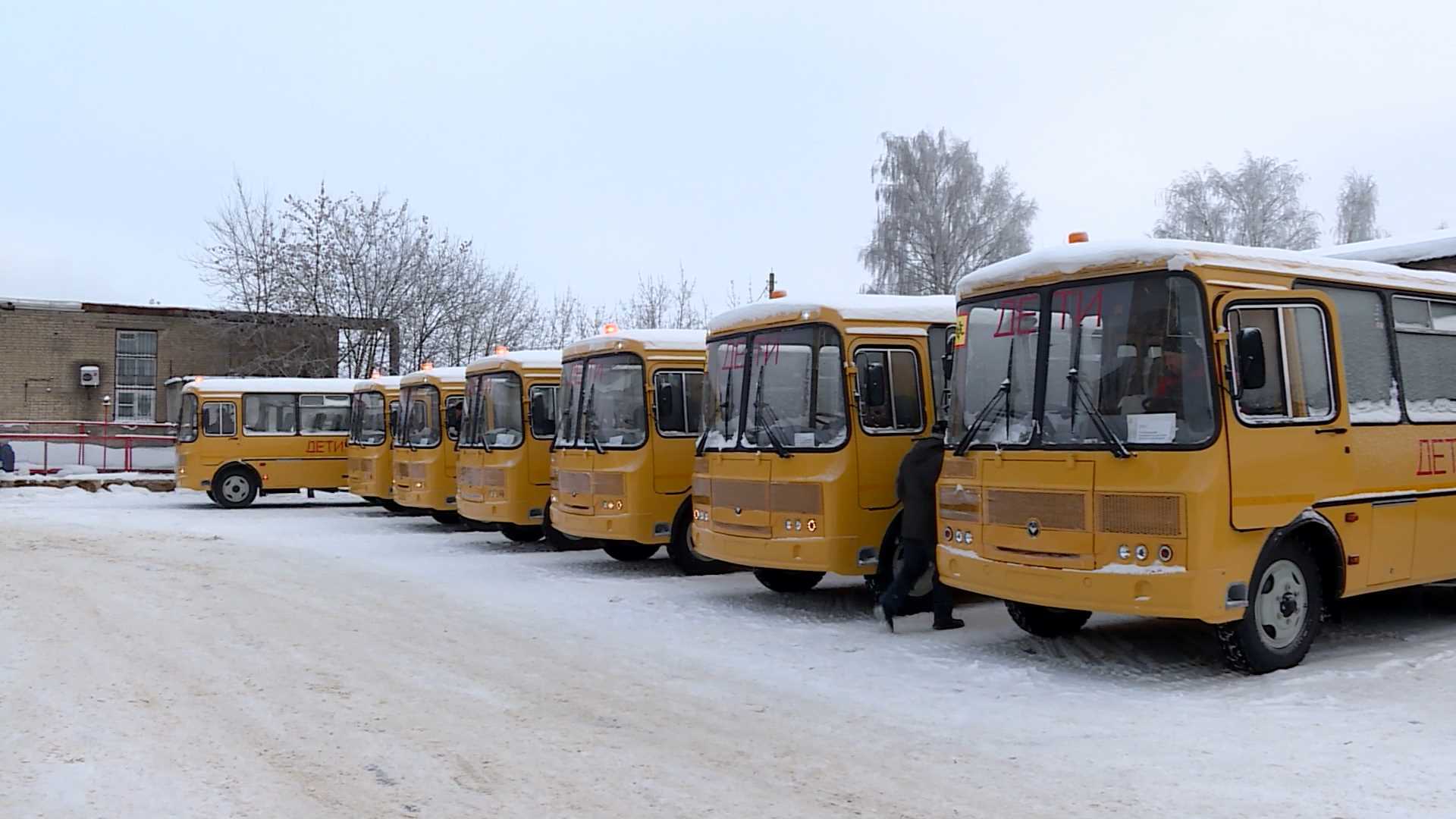 Школы Костромской области получили новые автобусы для перевозки учеников