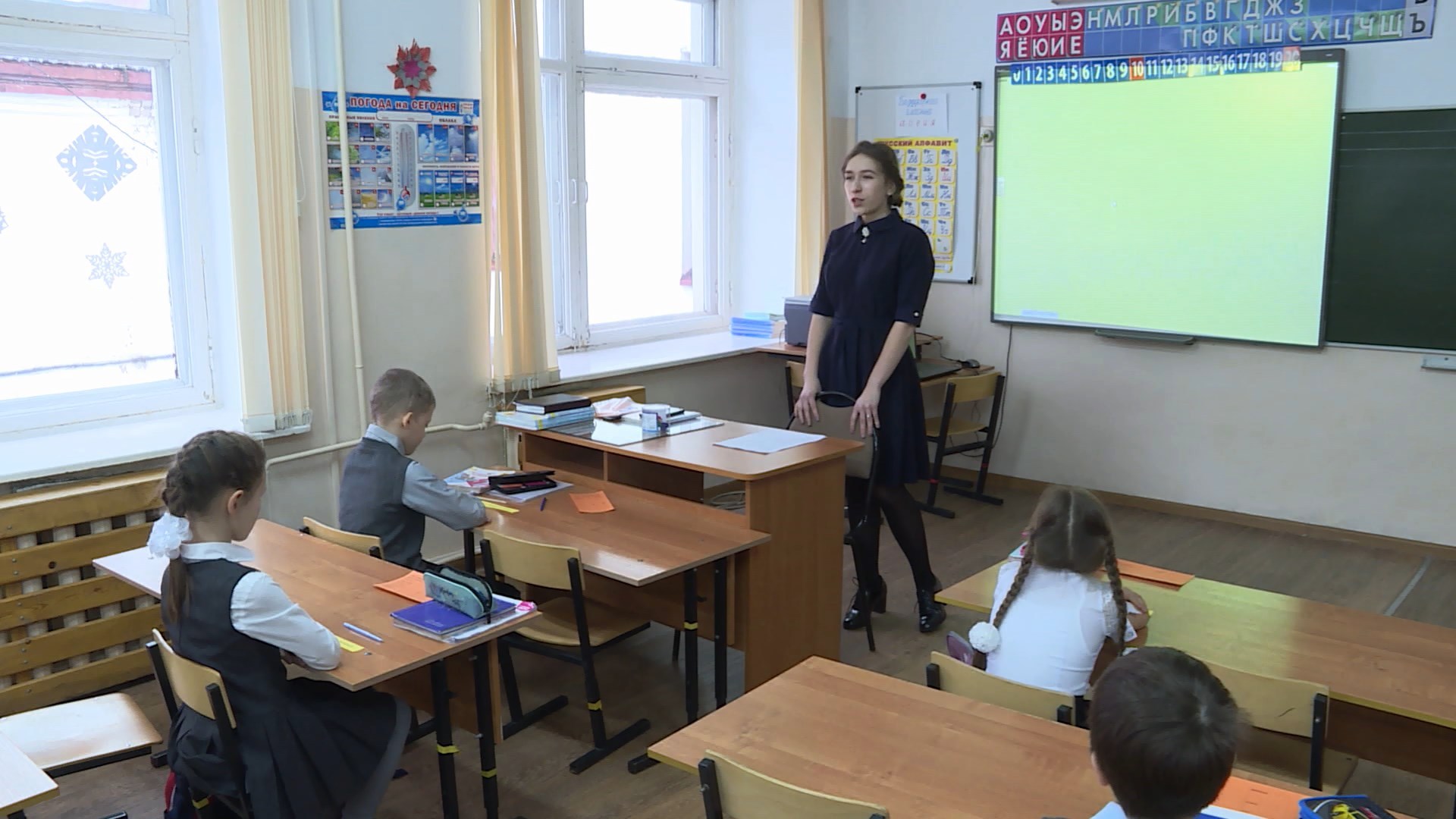 Учителей в костромские школы будут зазывать жильём и деньгами