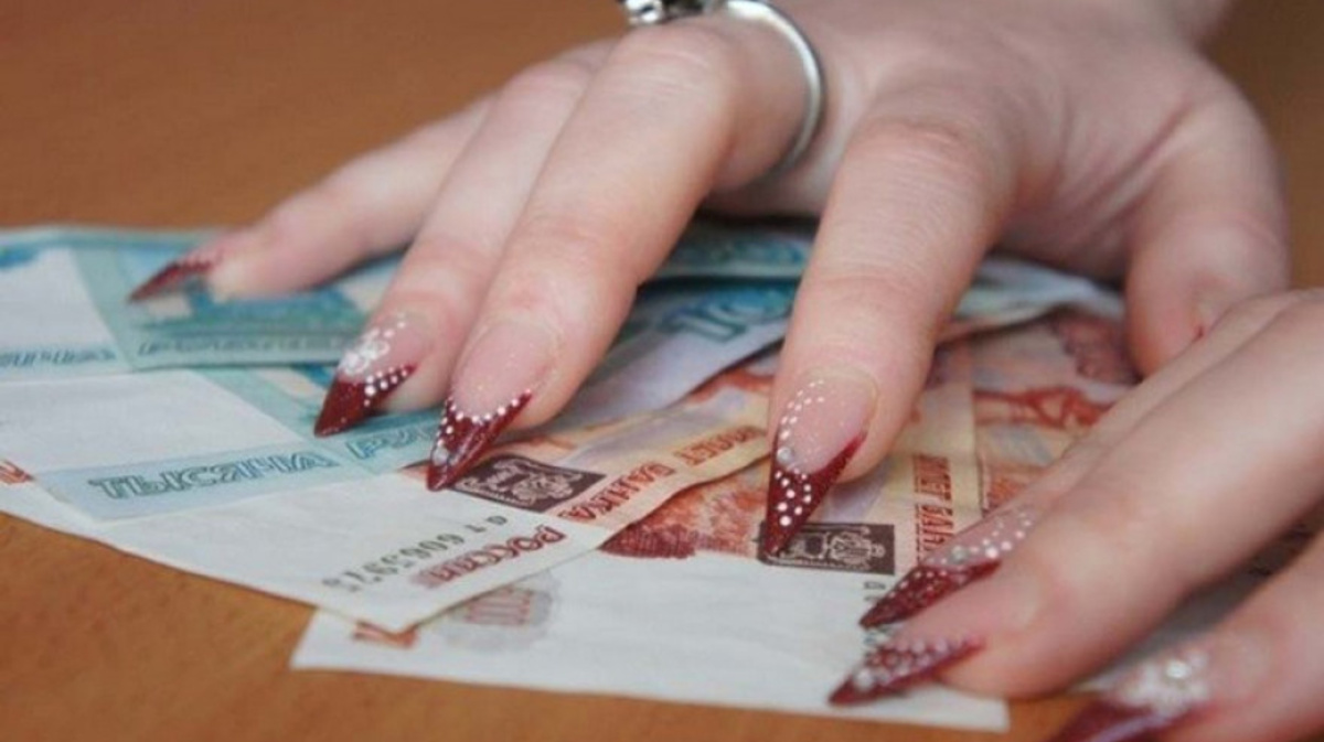 Немногословная Вика лишила костромичку 44 тысяч рублей