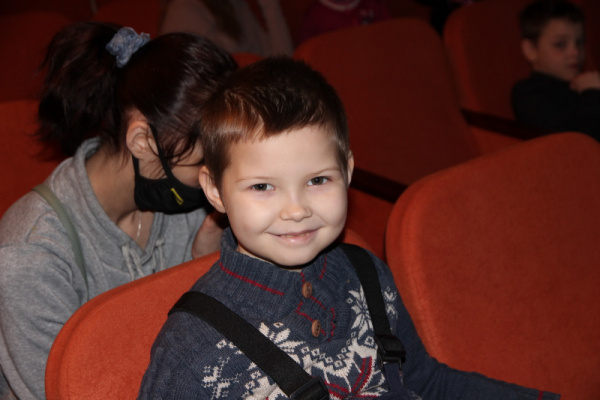Полиция в Костроме отвела многодетных матерей с детьми в кукольный театр