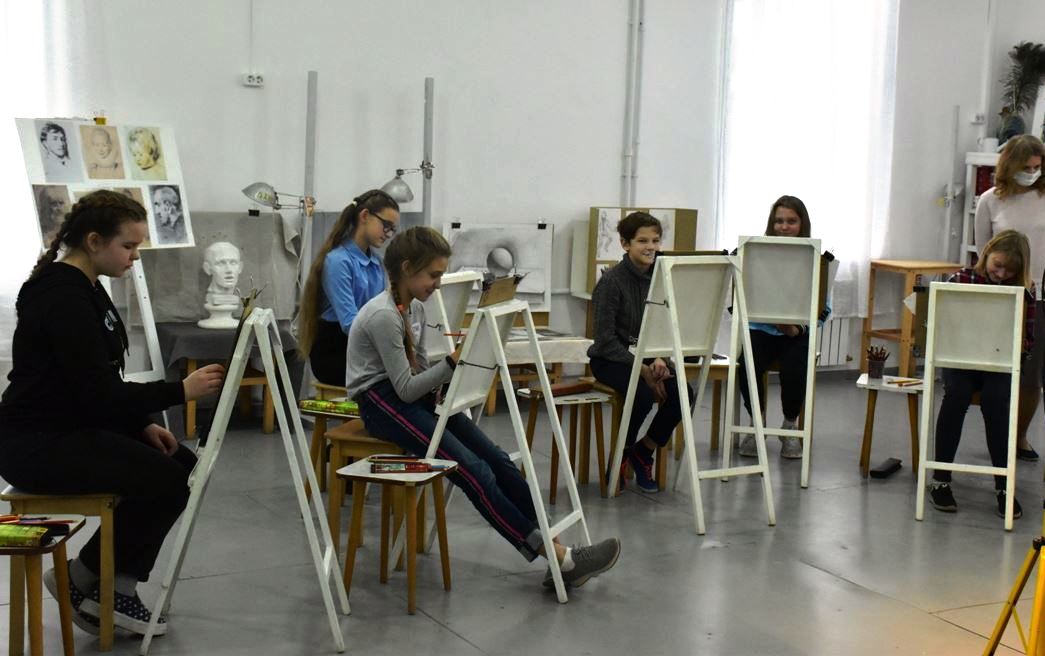 Талантливых юных художников в Костроме поощрят именными стипендиями