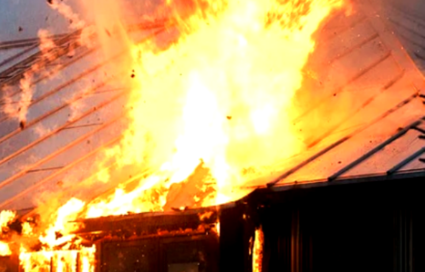 Жительница костромской деревни пострадала на пожаре