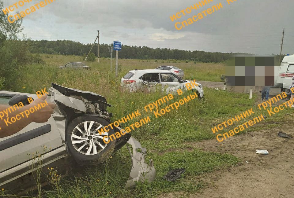 При столкновении двух машин под Костромой пострадали три человека