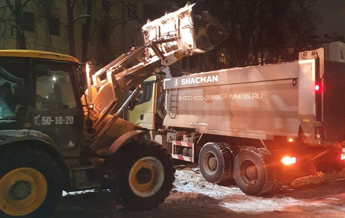 Костромские дорожники вывезли с улиц города за сутки порядка 9 тысяч кубометров снега