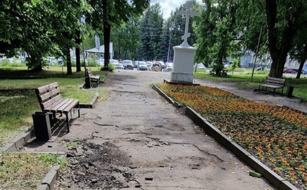 На площади Конституции в Костроме установят скамейки-качели