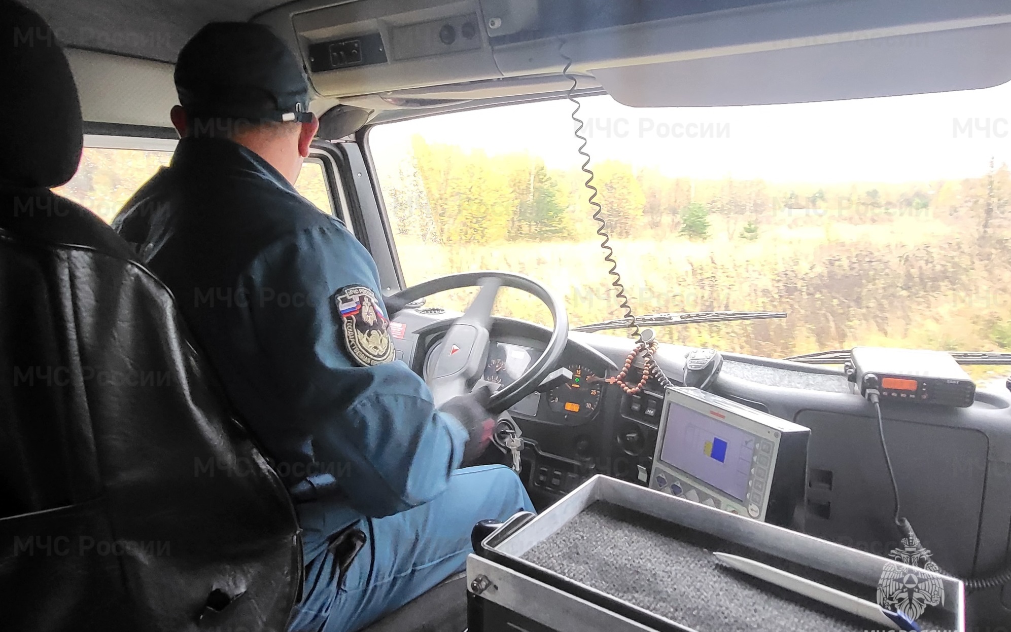 Сотрудники МЧС Костромской области устроили гонки на пожарных автомобилях