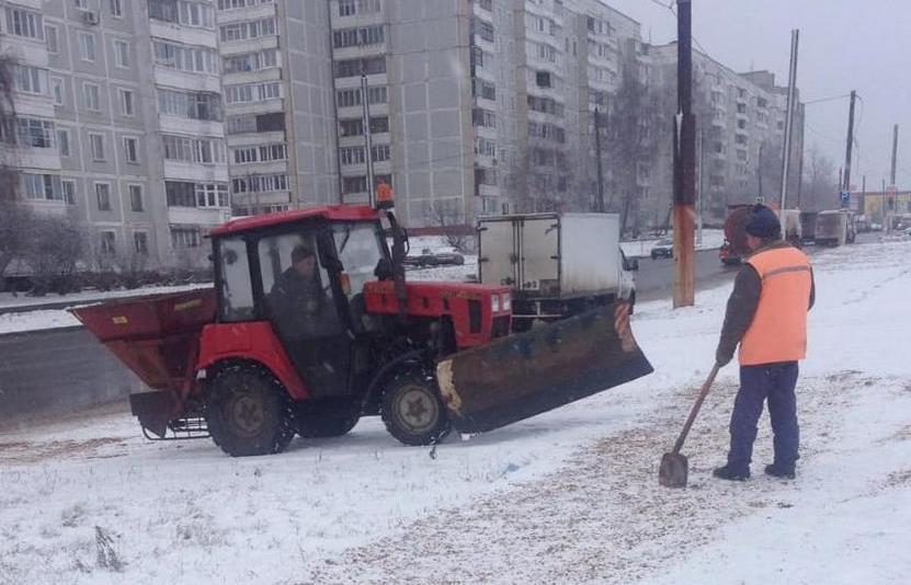 Дорожники активизировали работы в Костроме по противогололедной обработке улиц