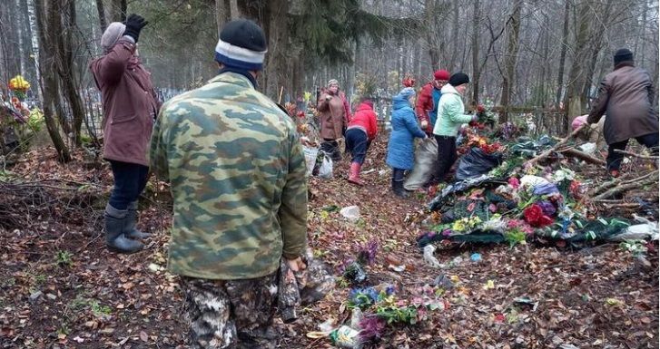 Добровольцы в Костромской области прибрались на могилах