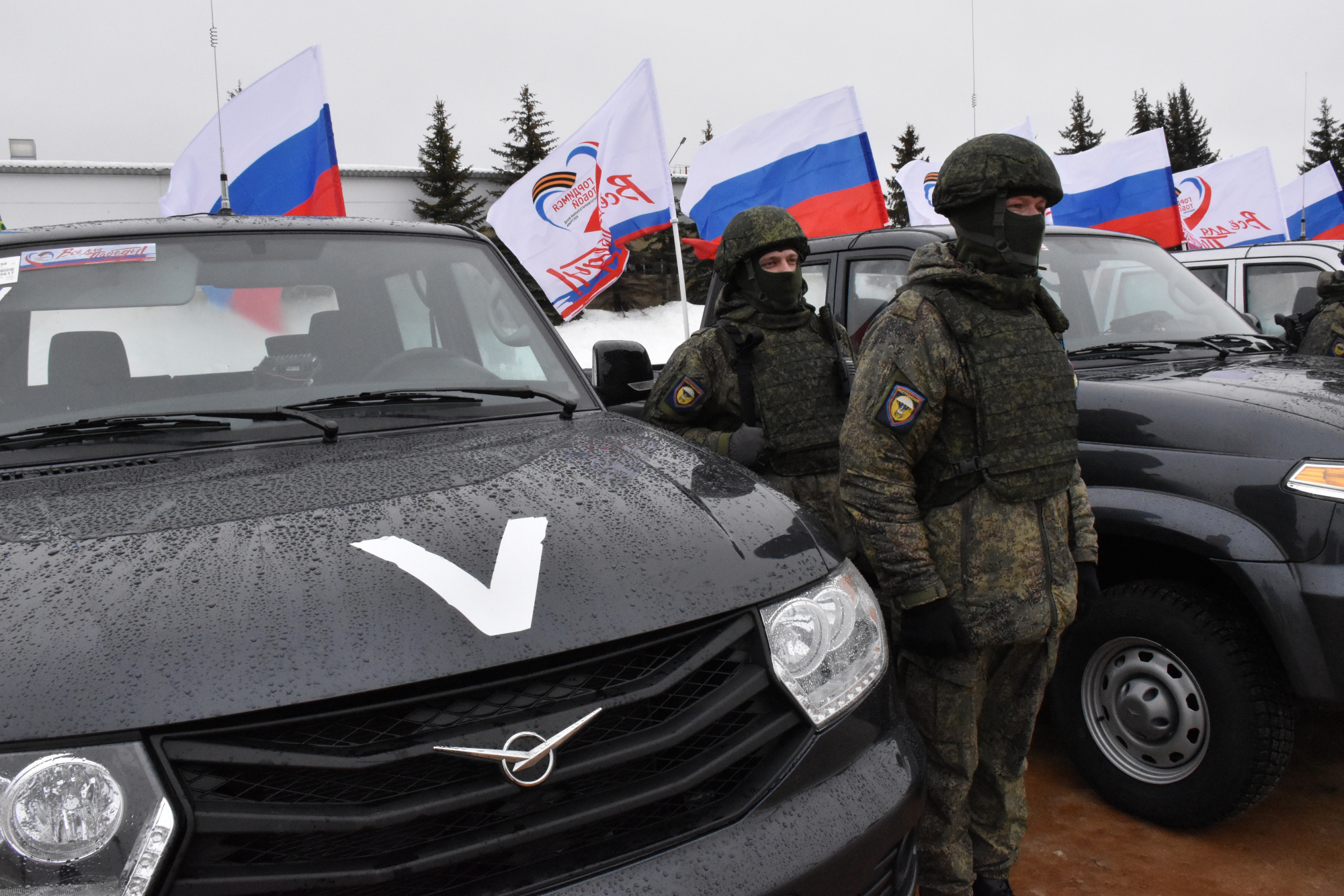 Регион поставил костромским десантникам в зону СВО десять автомобилей УАЗ