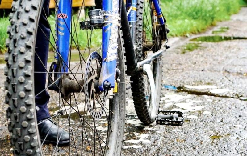 Велосипедист попал под колеса машины в костромском райцентре