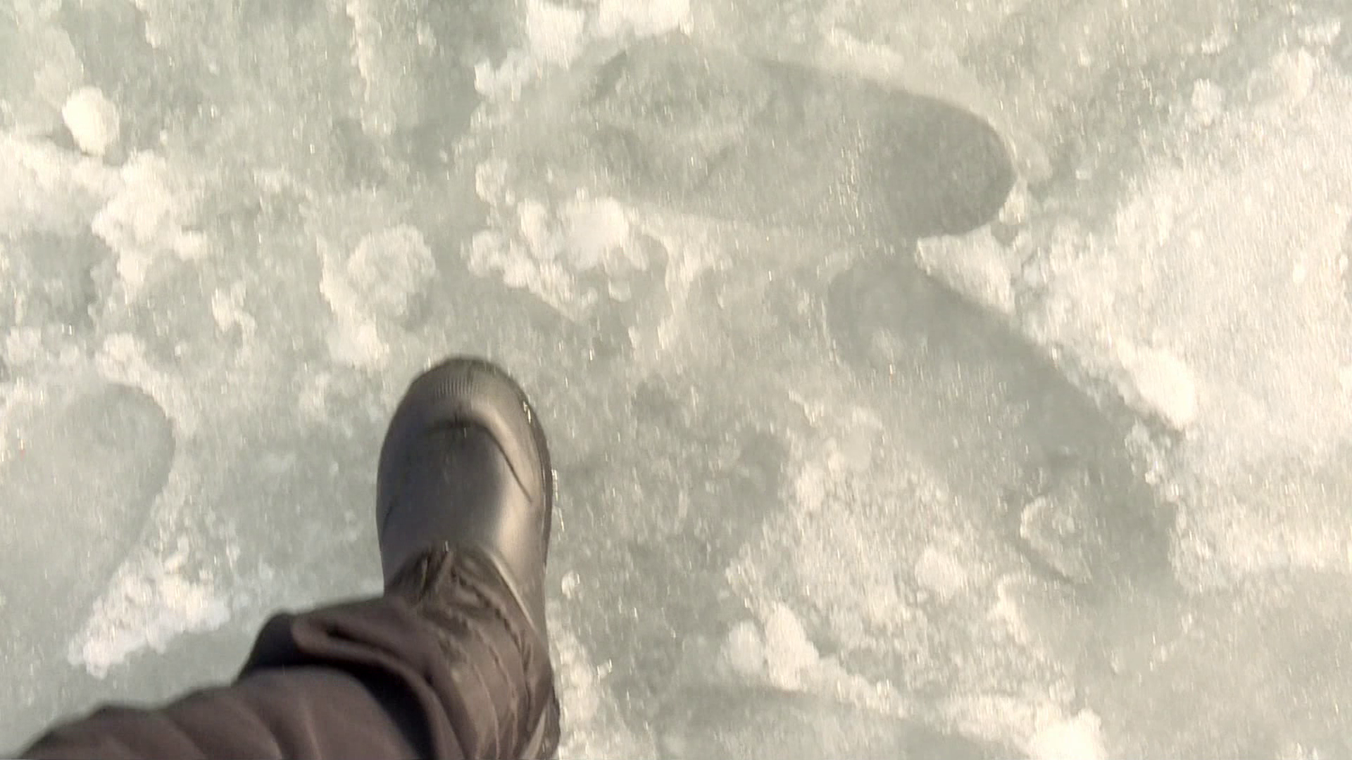 Лед на Галичском озере еще остался