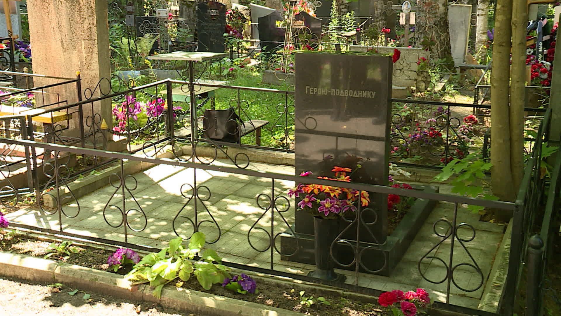Память погибших на подлодке «Курск» моряков почтят на костромском кладбище