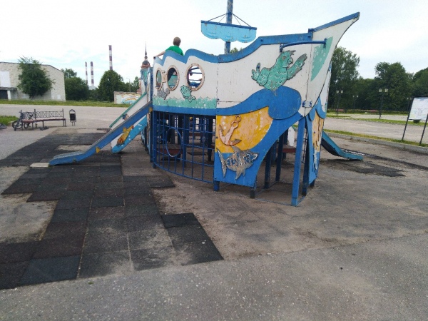 На месте «Кораблика» в Волгореченске остались только скамейки и урны