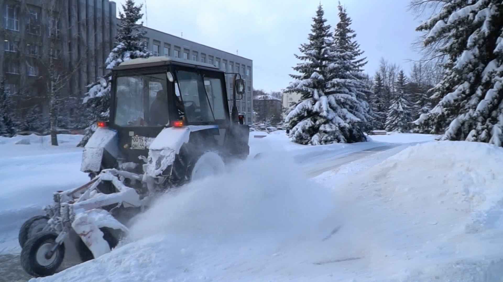 За несколько часов на Кострому выпало 15 процентов месячной нормы снега
