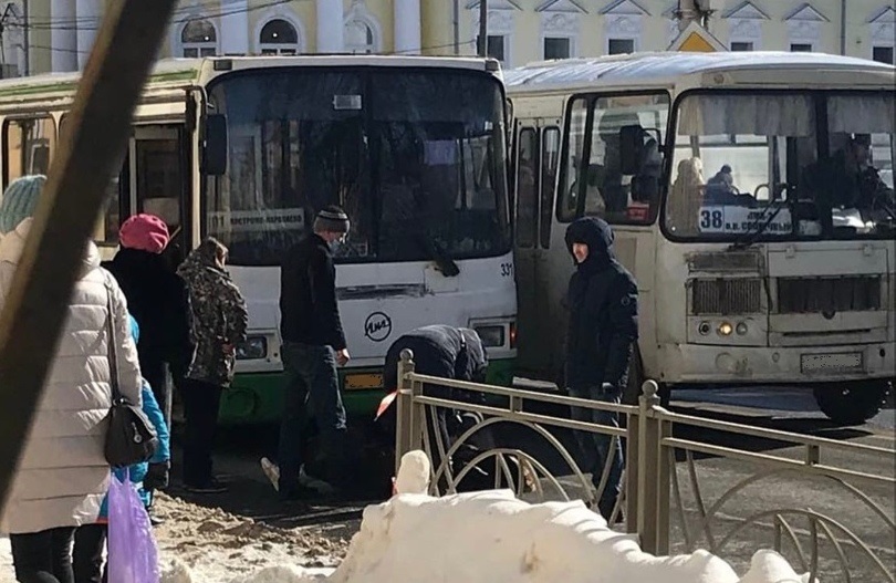 Автобусы на костромском перекрёстке за один день сбили двух пешеходов