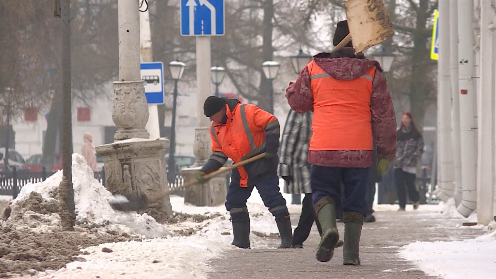 Очистить от снега и наледи все улицы Костромы должны к завтрашнему дню