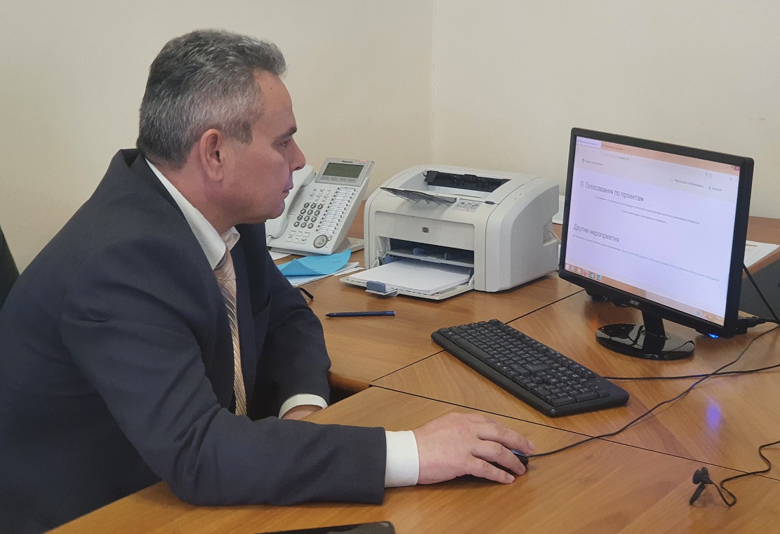 Глава администрации Костромы выбрал проект благоустройства общественной территории