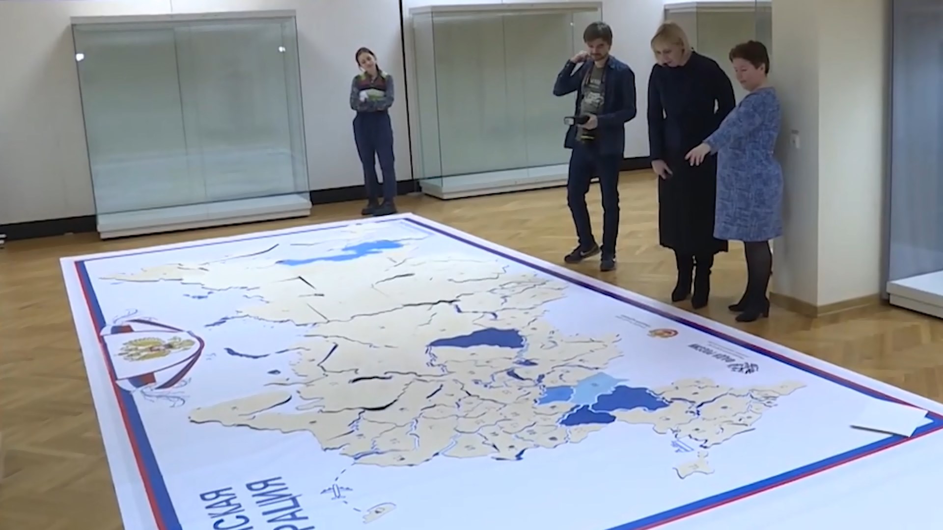 Костромские рукодельницы вышивают карту России