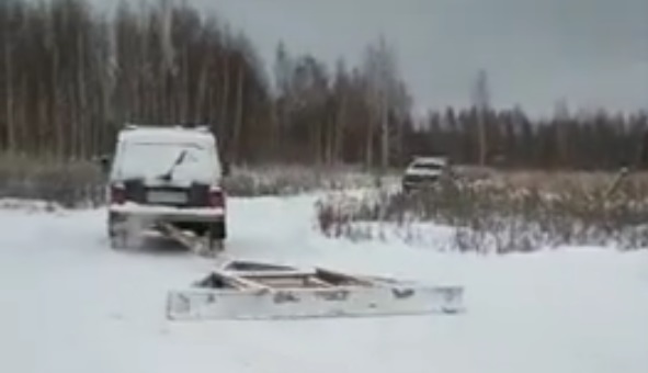 Костромичи расчищают дороги самодельными снегоуборочными устройствами