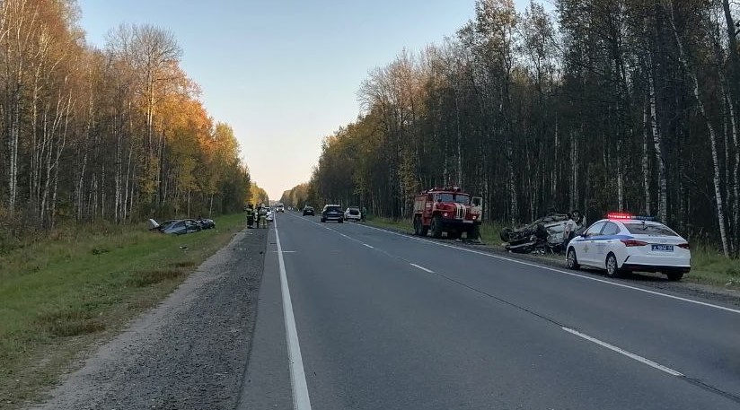 Шесть человек пострадали в результате столкновения трех автомобилей под Костромой