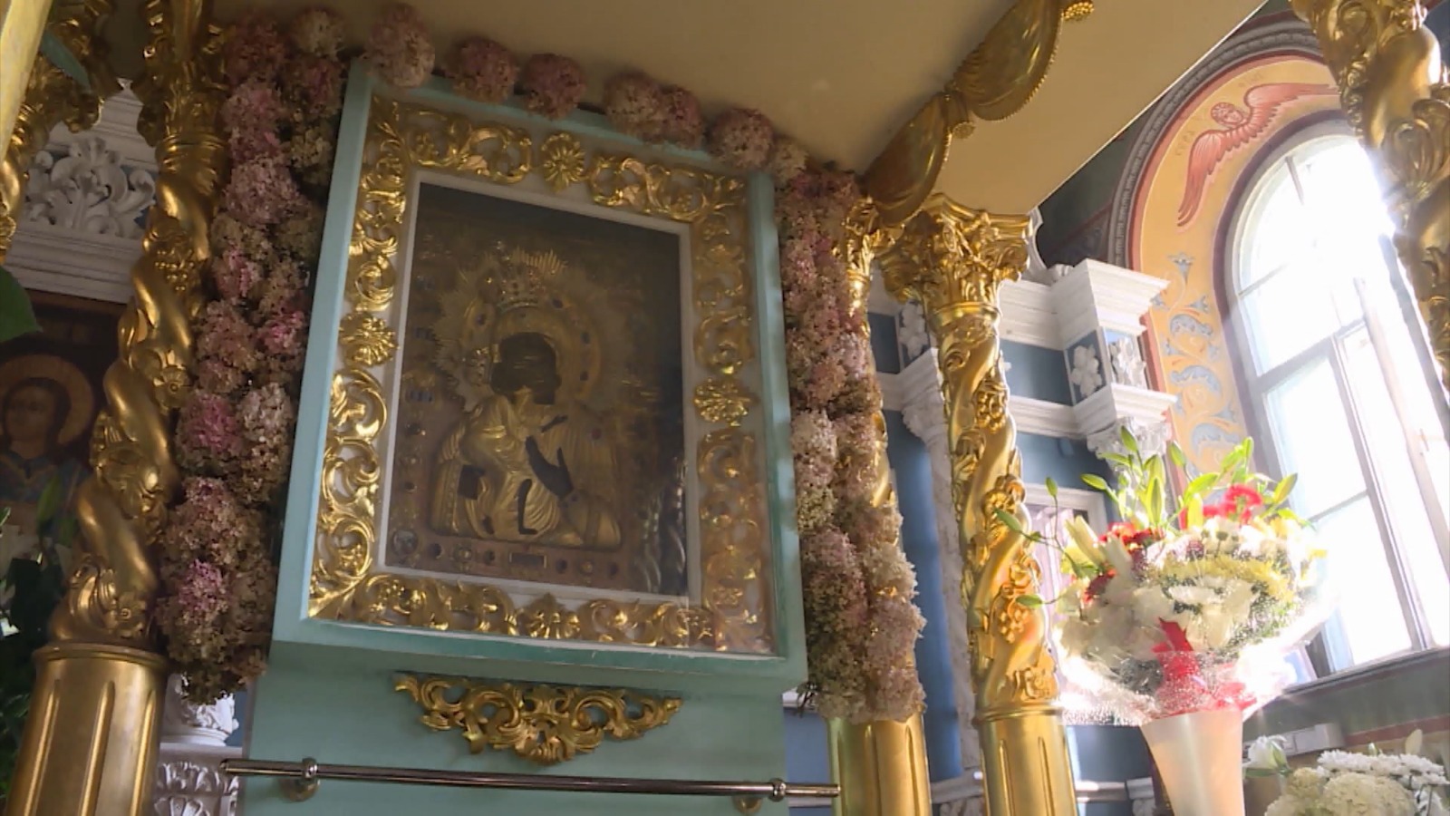 Православные верующие в Костромской области отмечают праздник в честь Феодоровской иконы Божией матери