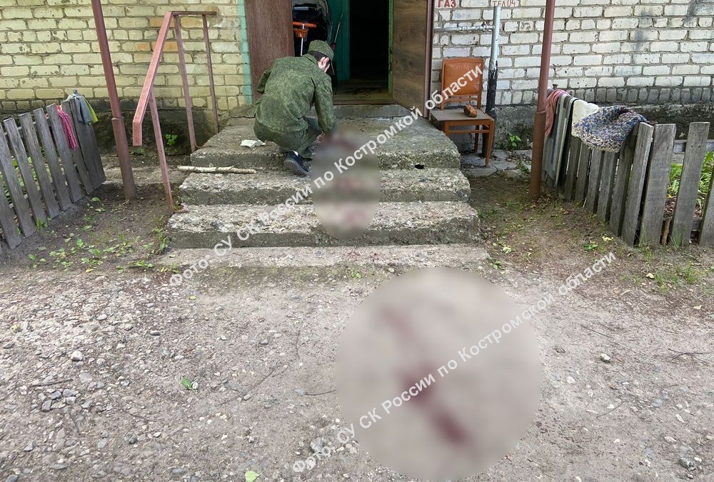 18-летнего паренька зарезали на лестничной площадке дома в костромском райцентре