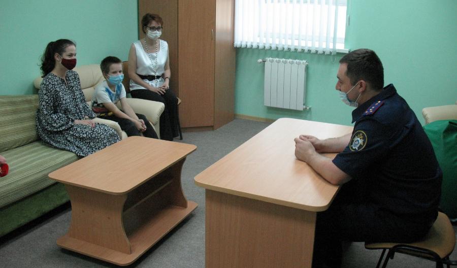 Спасенные на пожаре в Костроме дети встретились со следователем