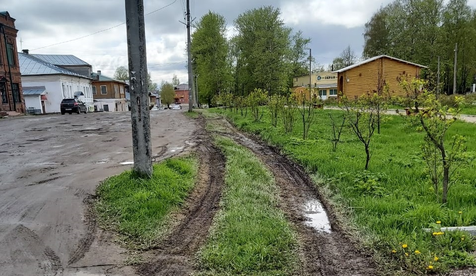 Жители Костромской области сами накатывают себе дороги