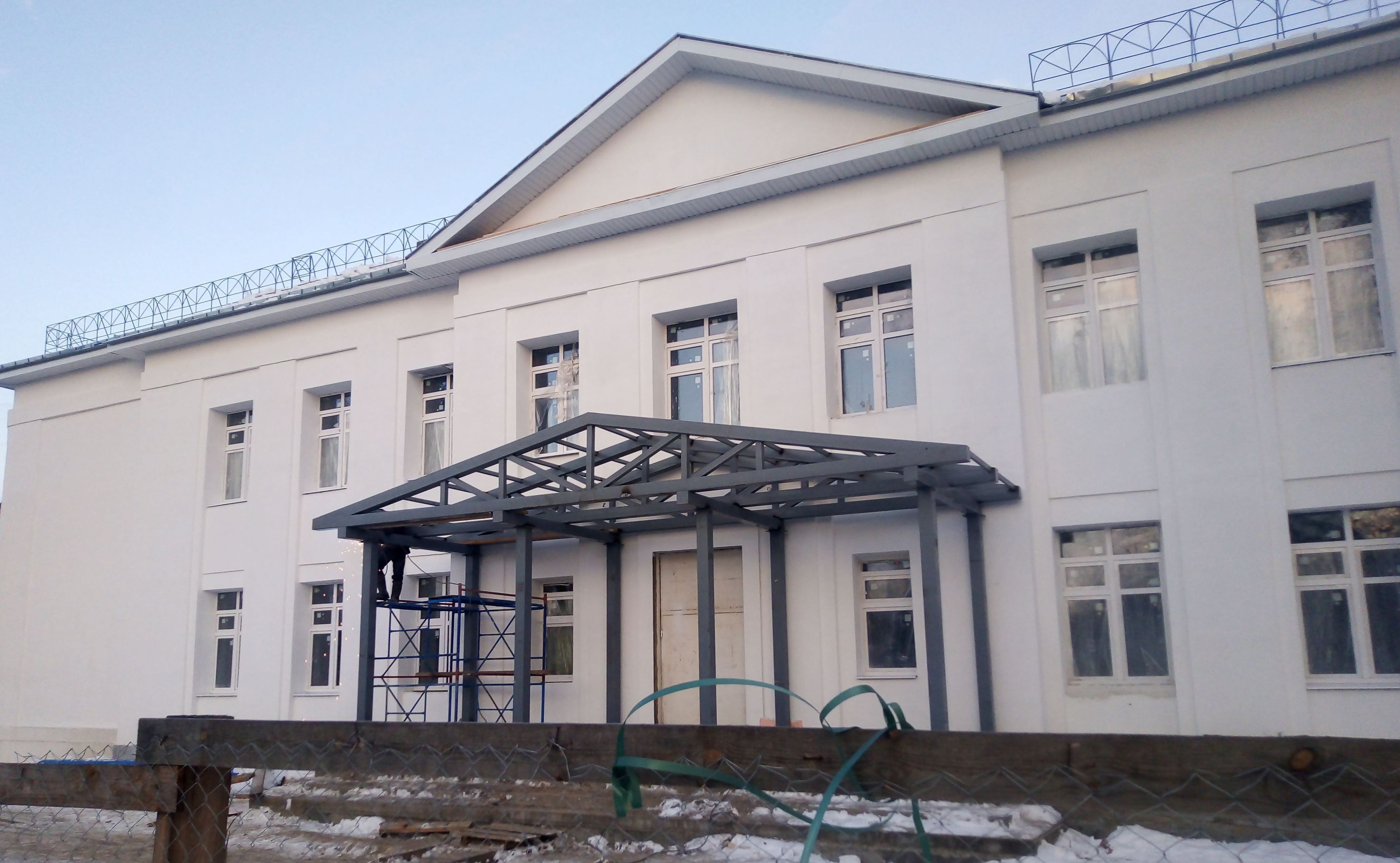 Костромские власти торопят строителей с отделкой бывшей 12-й школы
