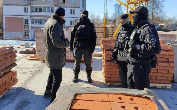 На стройке в Костроме поймали восемнадцать нелегальных иноземцев