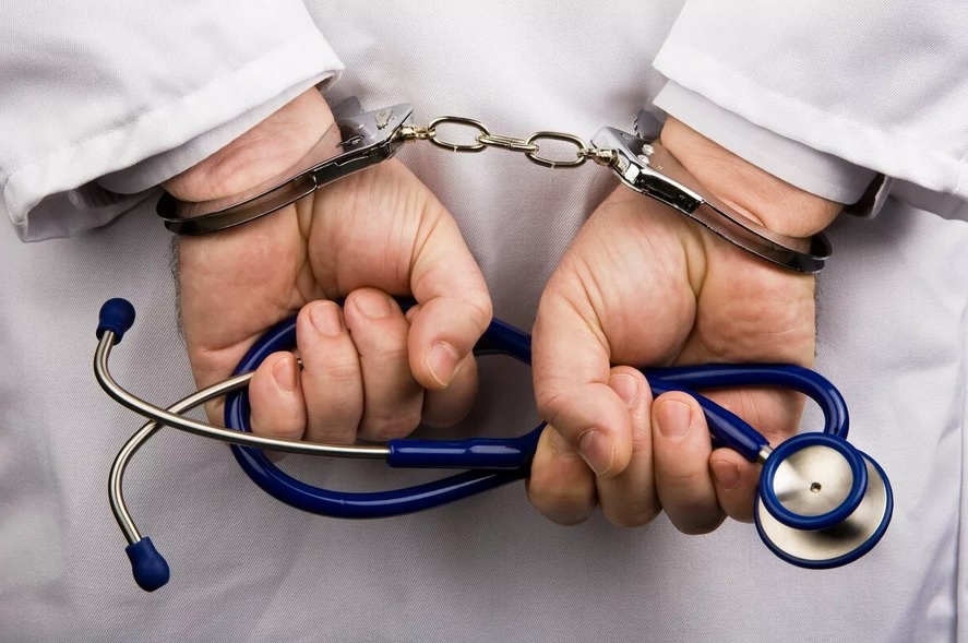 Сегодня в Костроме осужден нечистый на руку врач дерматовенеролог 