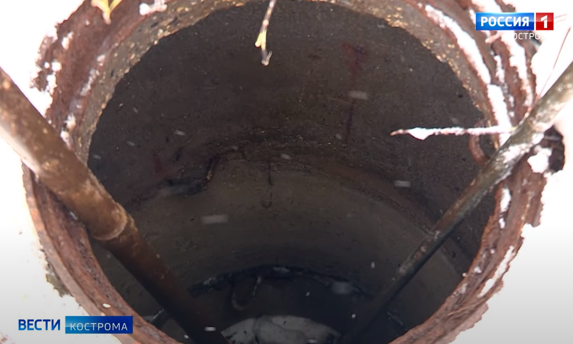 Рабочие водоканала вынуждены освобождать канализацию в Костроме от тряпок и бытового мусора